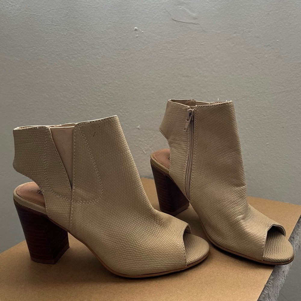 Steve Madden ankle heels